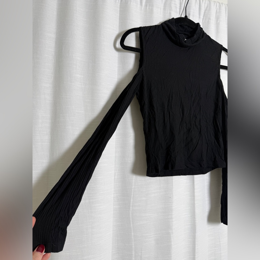 Privacy Please Black Cold Shoulder Mock Neck Long Sleeve Top | Size S - Picture 9 of 12
